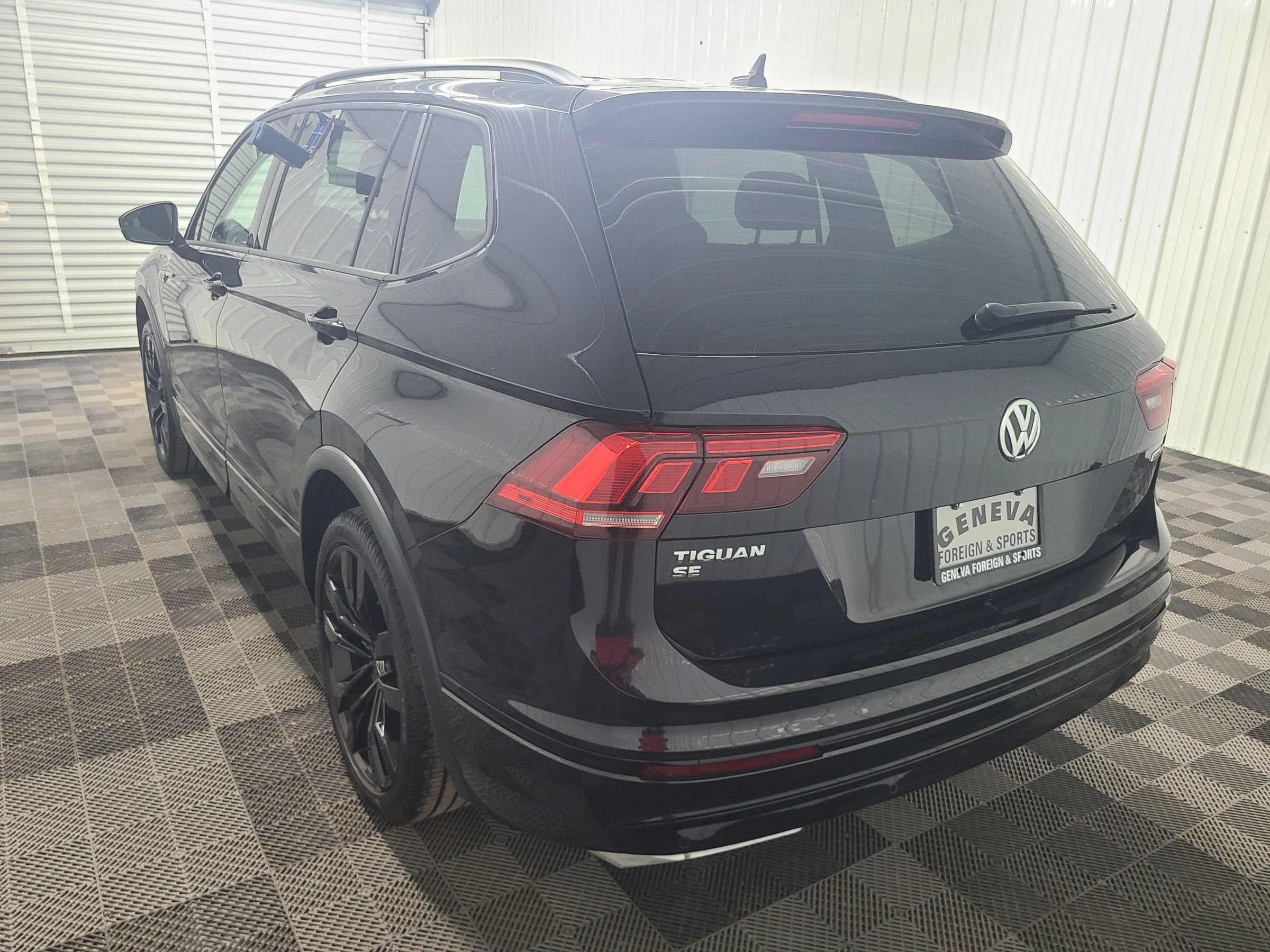 Used 2021 Volkswagen Tiguan SE R-Line AWD/4WD image 10