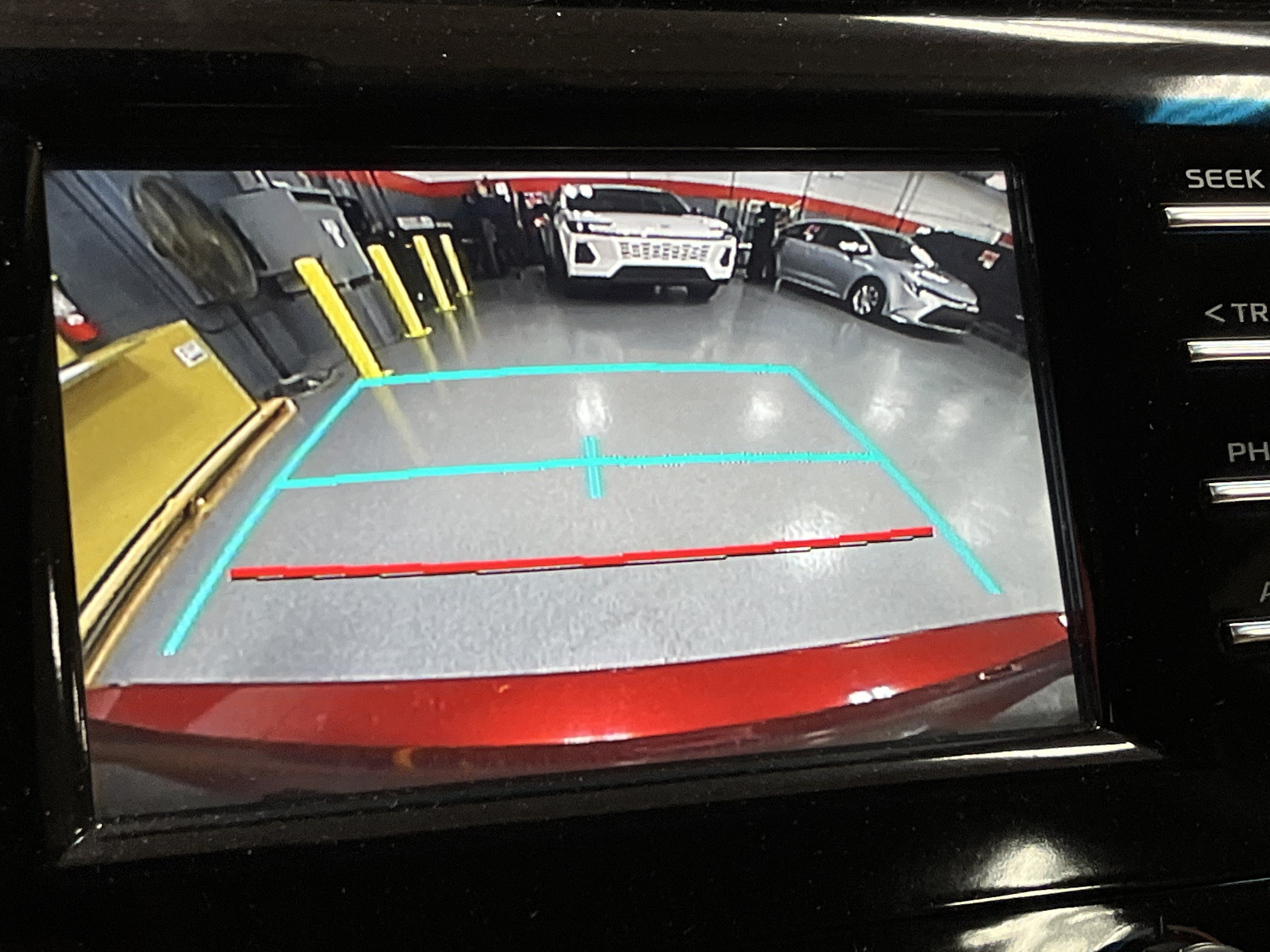 Used 2019 Toyota Camry LE FWD image 9
