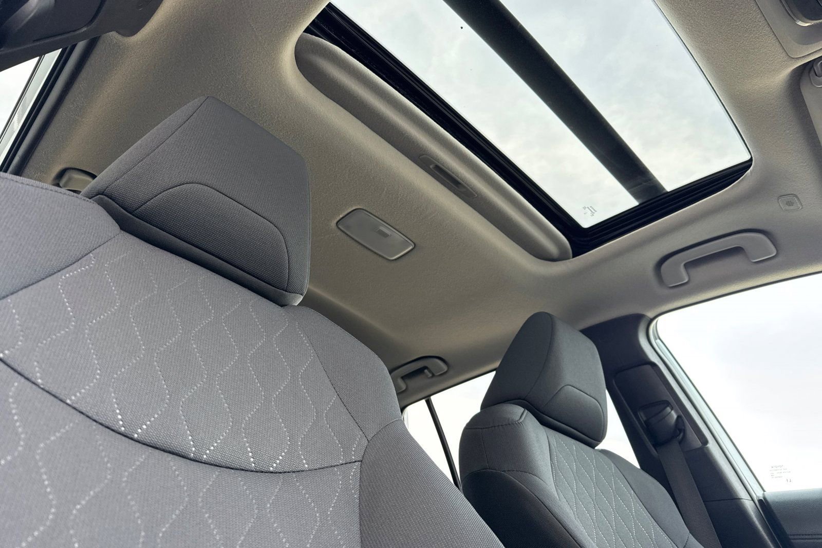 Used 2024 Toyota Corolla Cross LE image 17