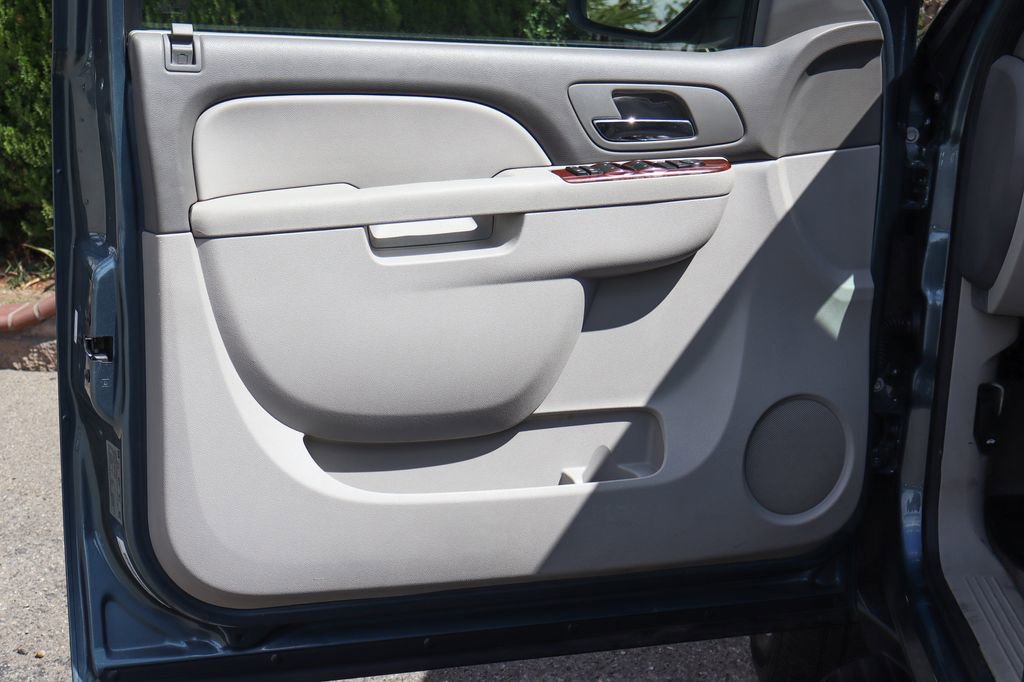 Used 2011 Chevrolet Avalanche LT RWD image 19