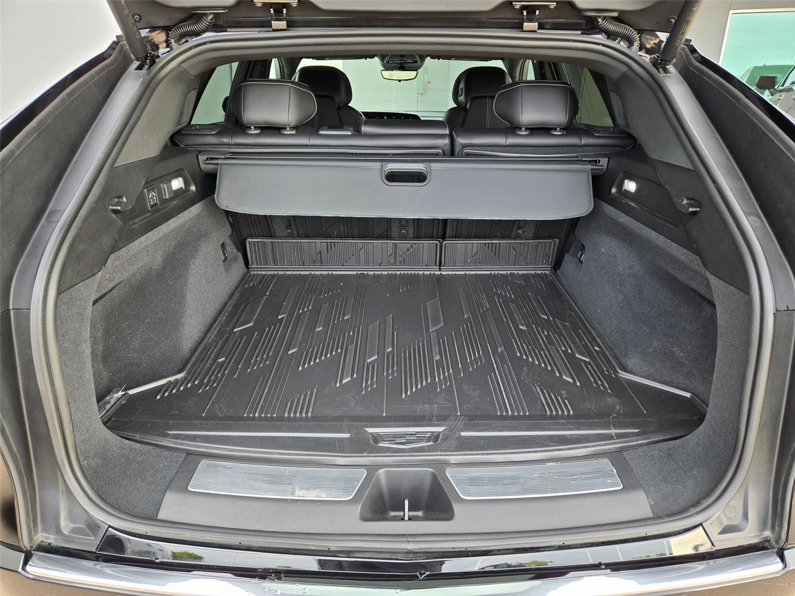 Certified 2025 Cadillac Lyriq Luxury w/ LPO, Floor Liner Package AWD/4WD image 32