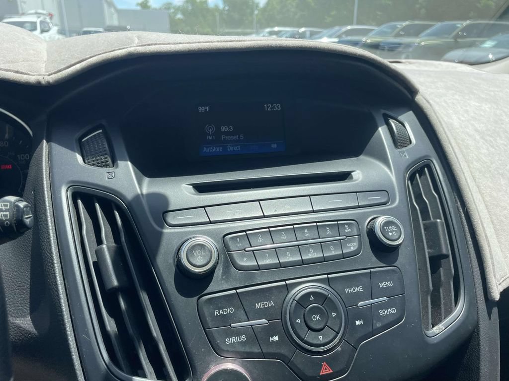 Used 2015 Ford Focus SE FWD image 26