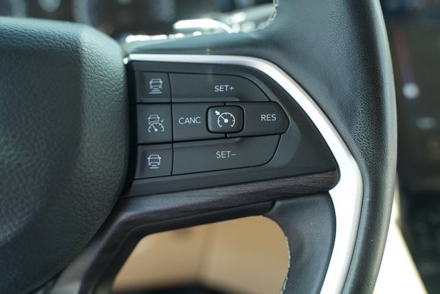 Used 2022 Jeep Grand Cherokee L Limited w/ Luxury Tech Group II AWD/4WD image 34