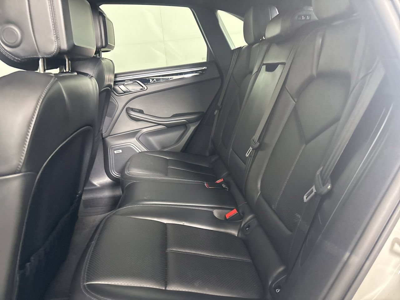 Used 2022 Porsche Macan AWD/4WD image 22