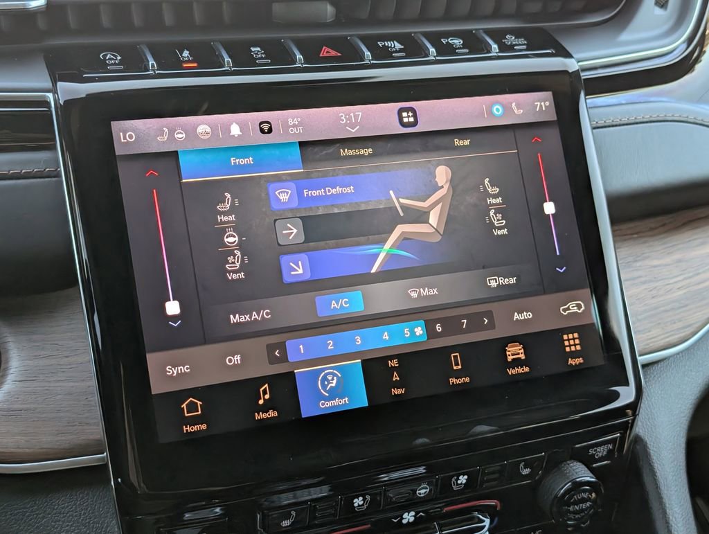 Used 2023 Jeep Grand Cherokee Summit w/ Luxury Tech Group V image 15