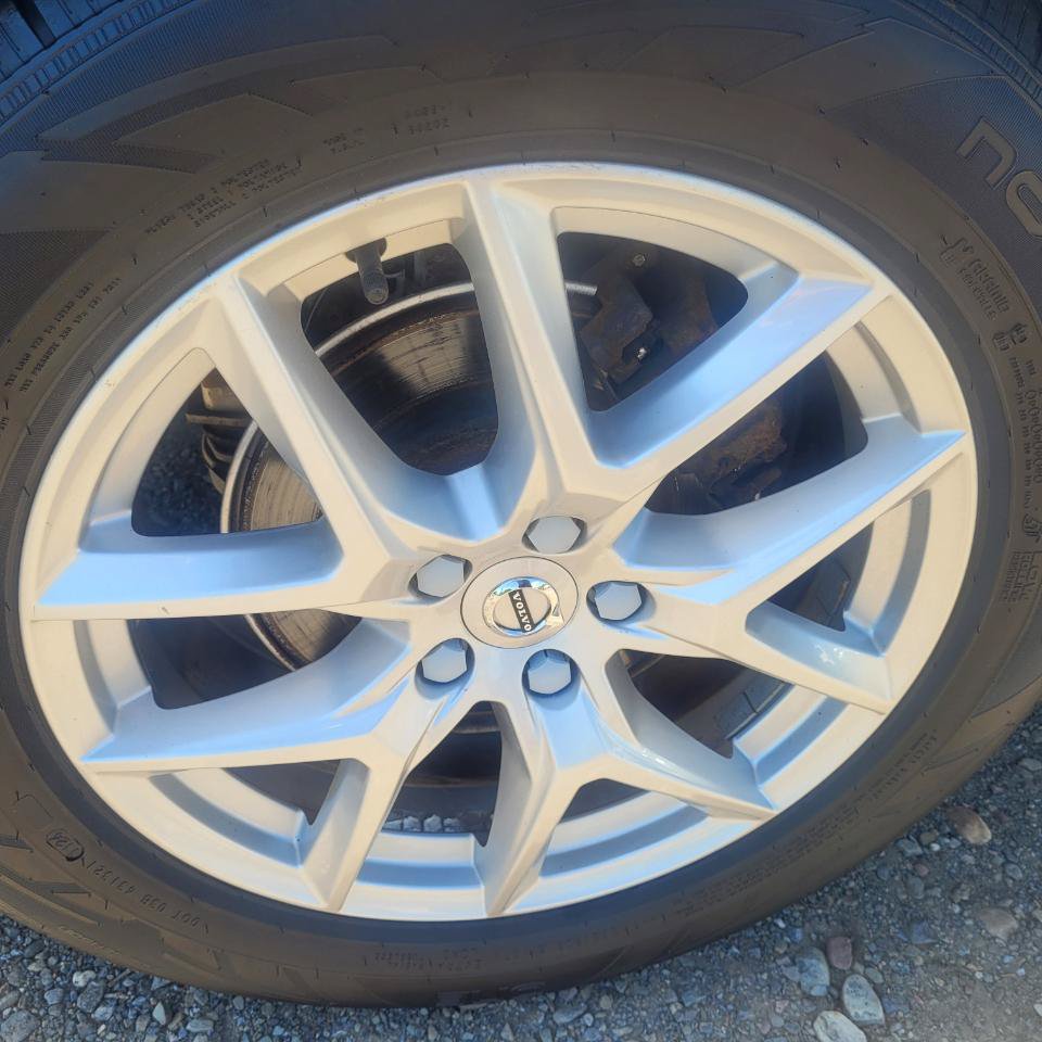 Used 2018 Volvo XC60 T5 Momentum w/ Vision Package AWD/4WD image 42