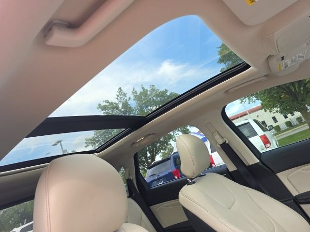 Used 2019 Ford Edge Titanium FWD image 21