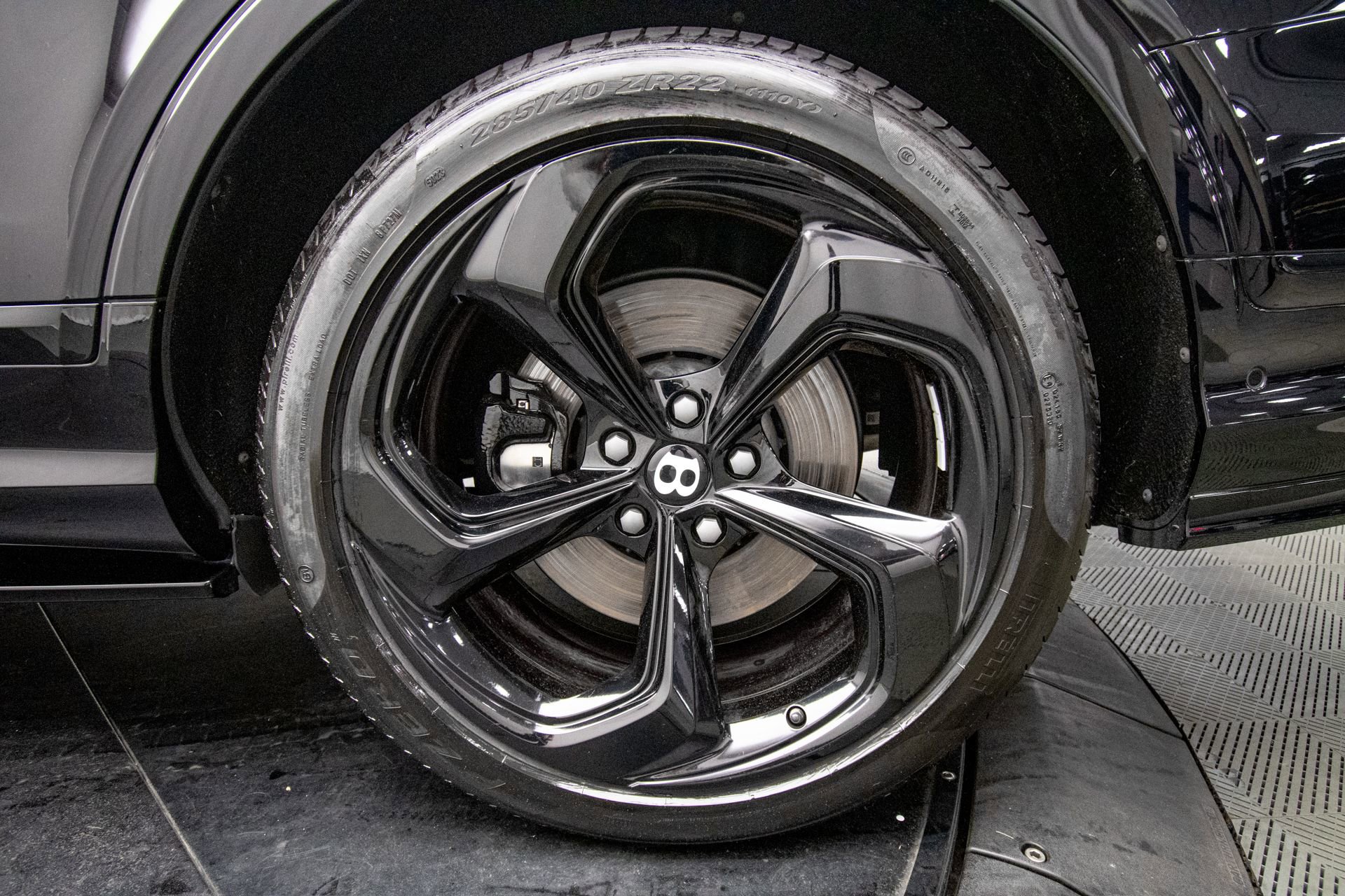 Used 2022 Bentley Bentayga AWD/4WD image 36