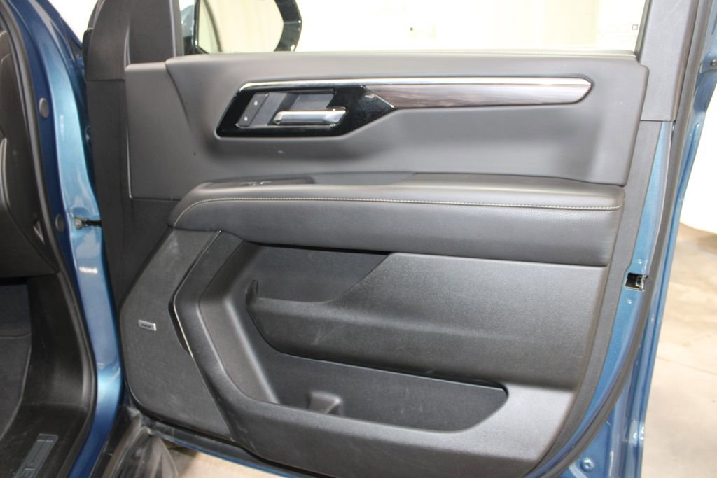 Used 2025 Chevrolet Tahoe Premier AWD/4WD image 28
