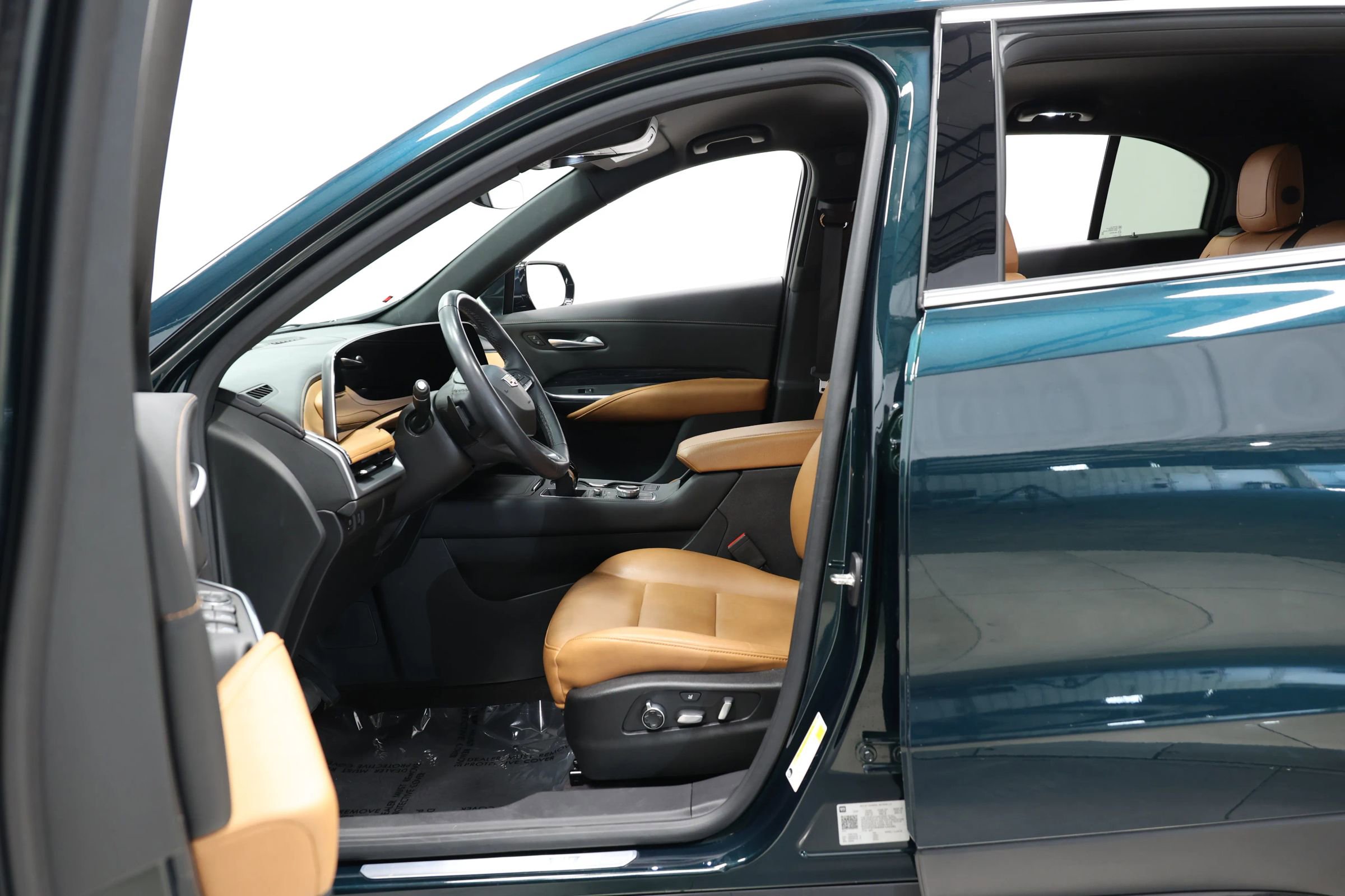 Used 2024 Cadillac XT4 Premium Luxury image 12