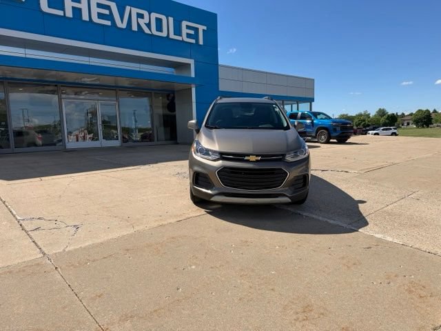 Used 2022 Chevrolet Trax LT w/ LT Convenience Package AWD/4WD image 9