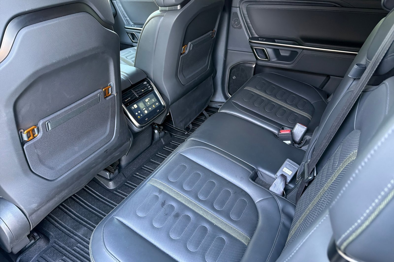 Used 2024 Rivian R1S Adventure image 11