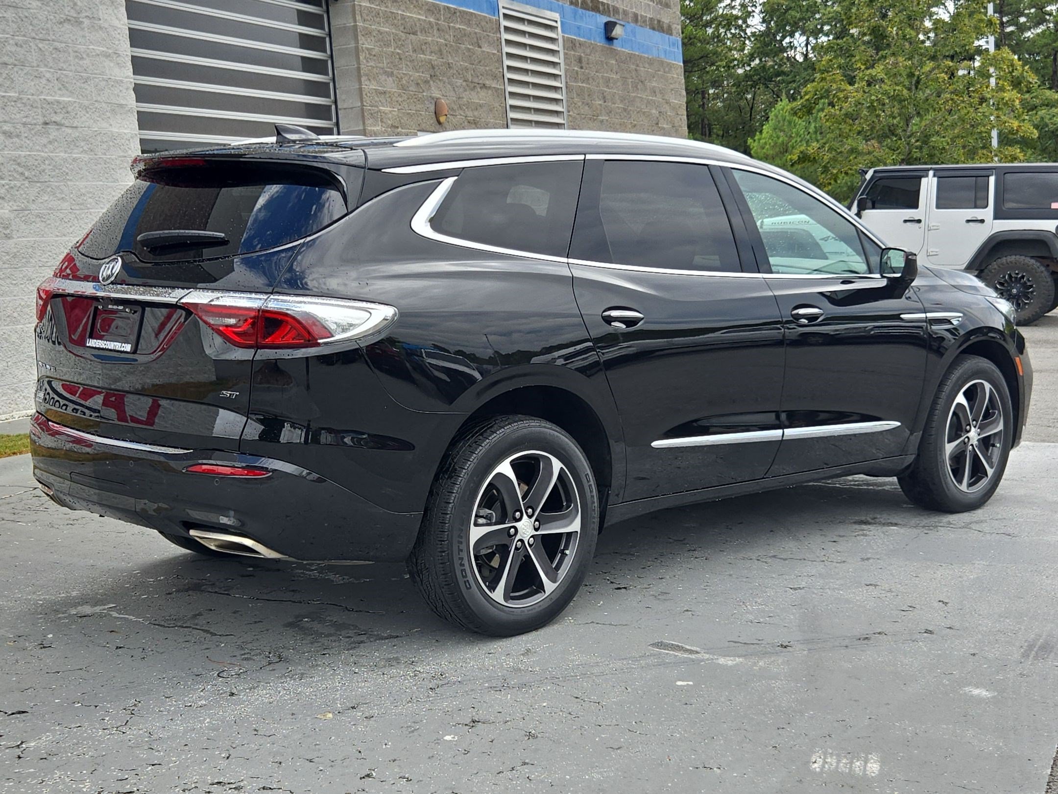 Used 2022 Buick Enclave Essence w/ Experience Buick Package FWD image 7