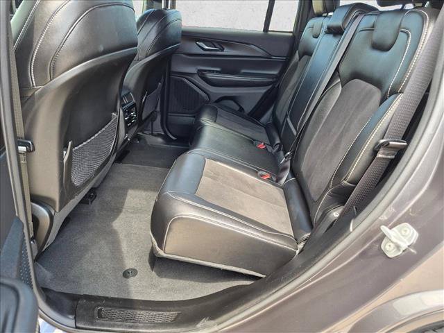 Used 2023 Jeep Grand Cherokee Altitude AWD/4WD image 20