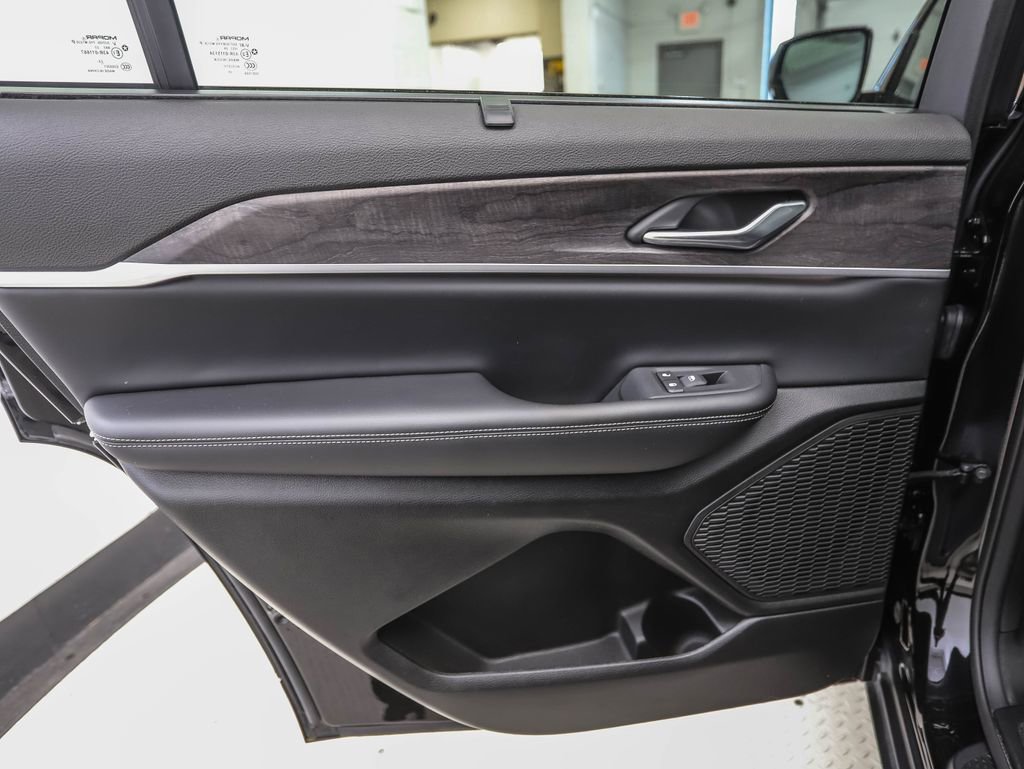 Used 2024 Jeep Grand Cherokee L Limited w/ Luxury Tech Group II image 20