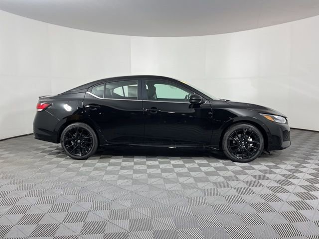 New 2025 Nissan Sentra SR w/ Midnight Edition image 11