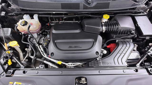 Used 2024 Chrysler Pacifica Touring-L FWD image 34