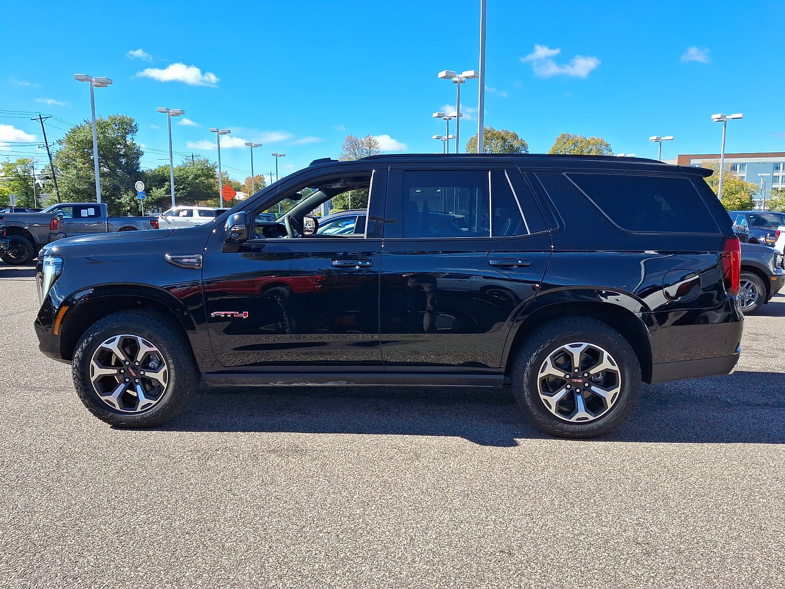 Used 2026 GMC Yukon AT4 Ultimate w/ LPO, Floor Liner Package AWD/4WD image 6