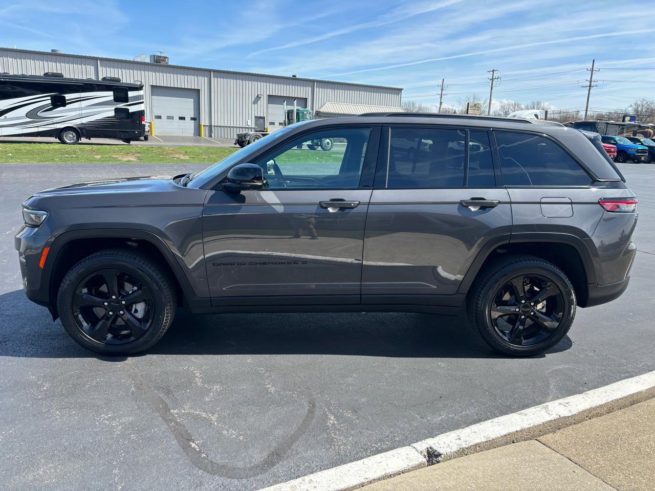 Used 2024 Jeep Grand Cherokee Limited w/ Luxury Tech Group II image 6