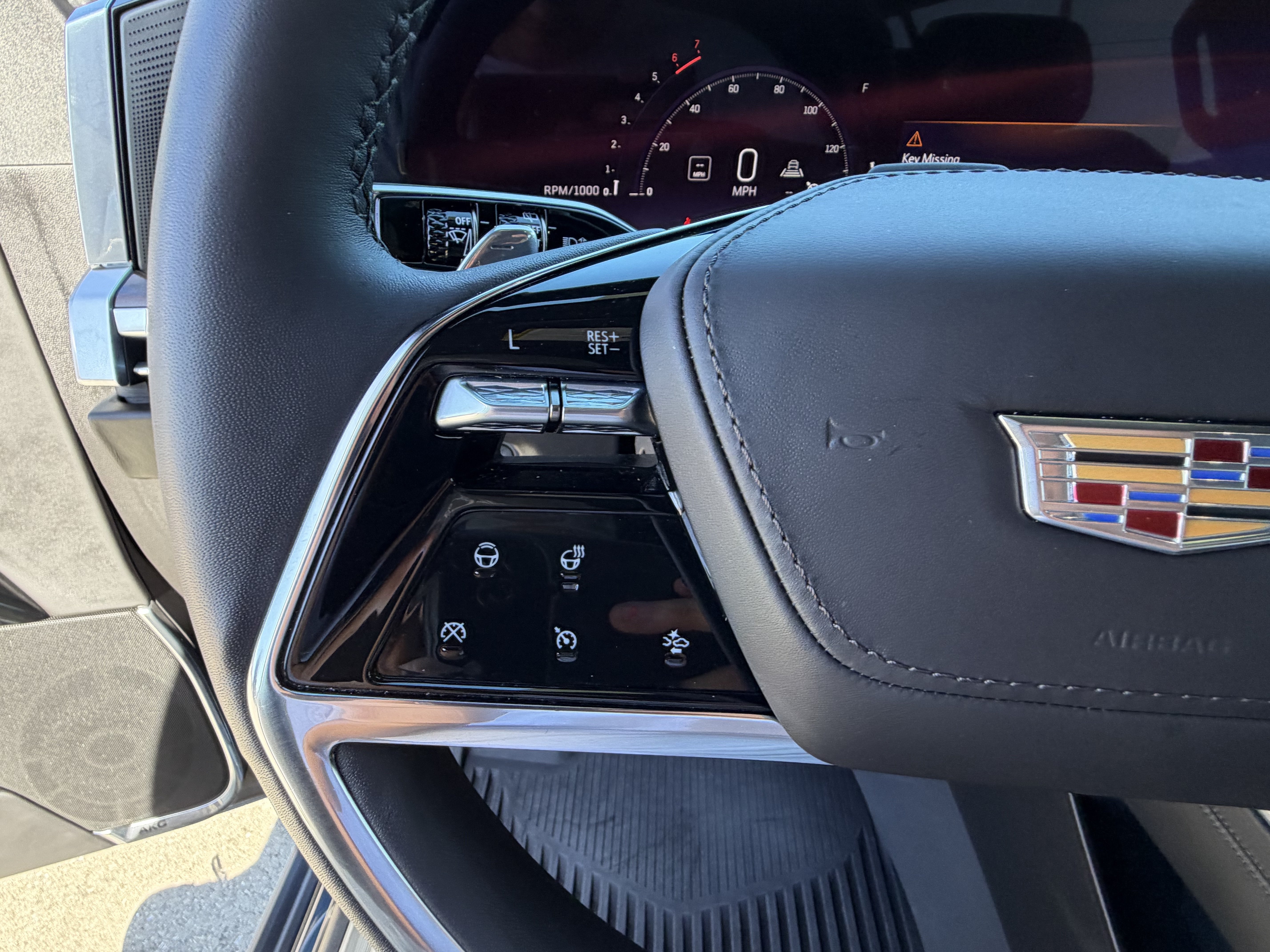 Certified 2026 Cadillac Escalade ESV Platinum Sport w/ LPO, ONYX Package AWD/4WD image 29