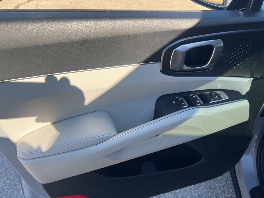 Certified 2025 Kia Sorento S w/ Panoramic Sunroof Package FWD image 7