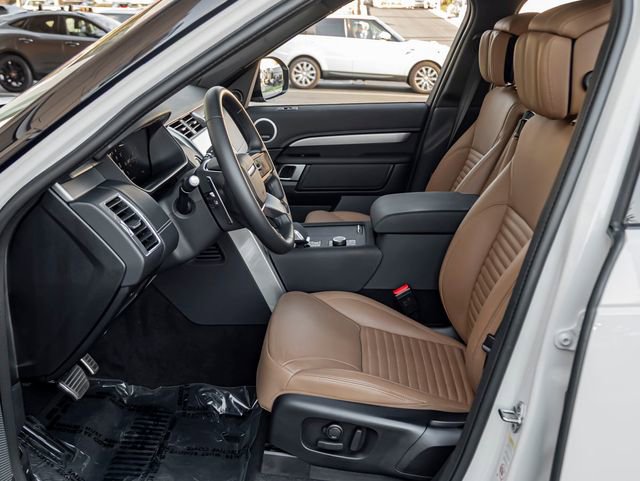 Used 2025 Land Rover Discovery Dynamic SE AWD/4WD image 14