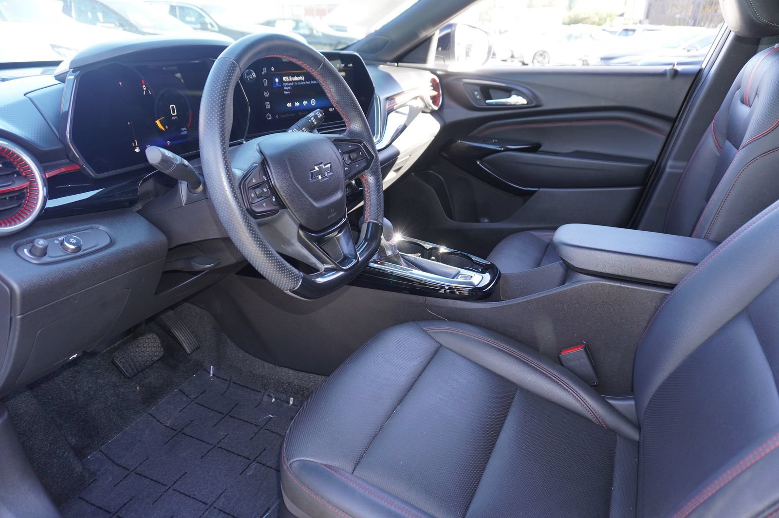Used 2024 Chevrolet Trax RS w/ Sunroof Package FWD image 12