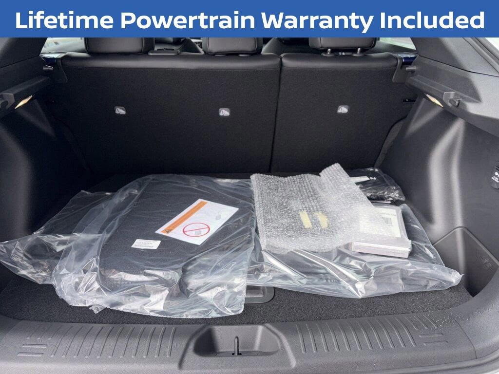 New 2026 Nissan Leaf Platinum+ w/ Cargo Package (Platinum+) FWD image 5