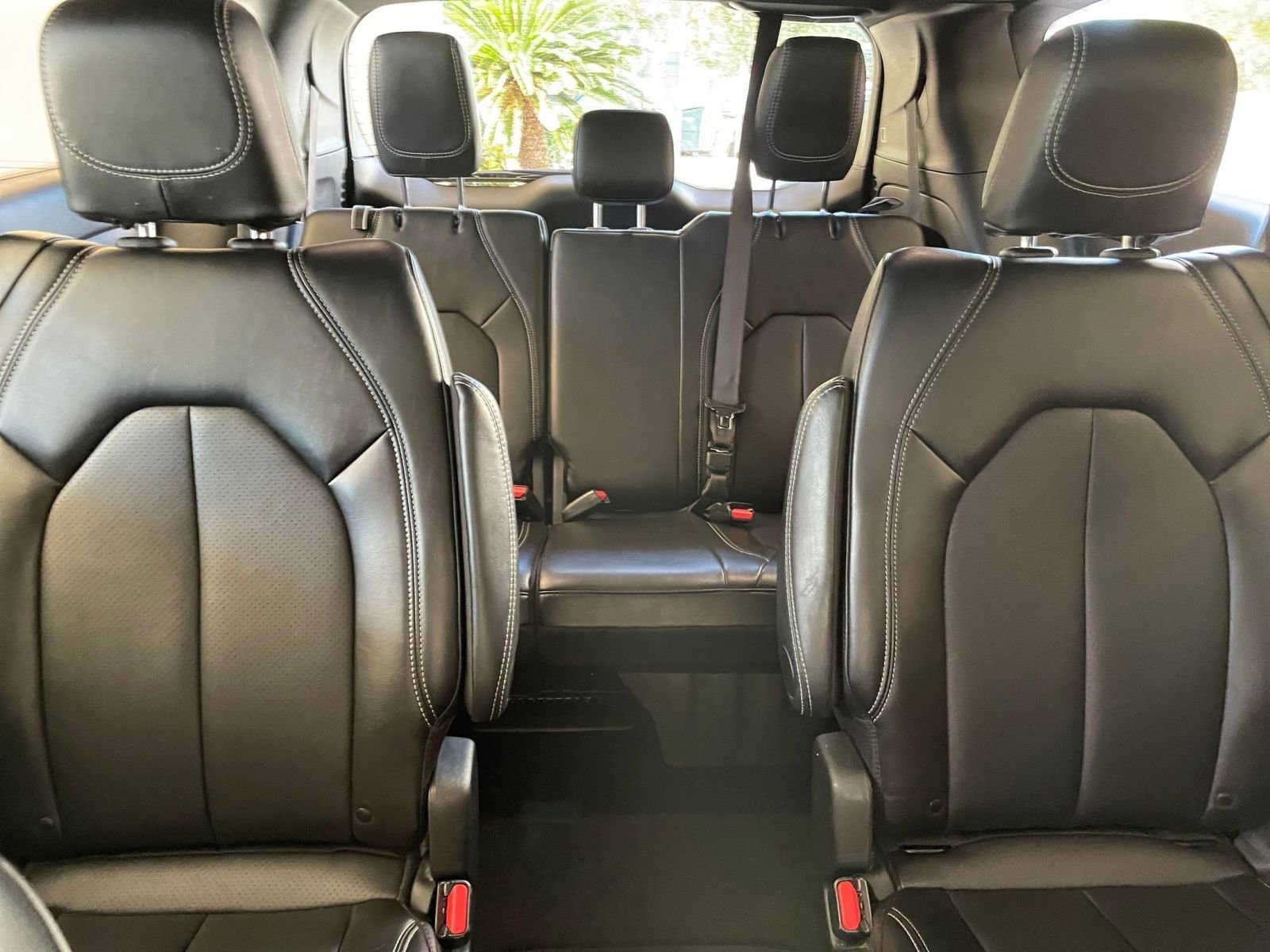 Used 2025 Chrysler Pacifica Select FWD image 40