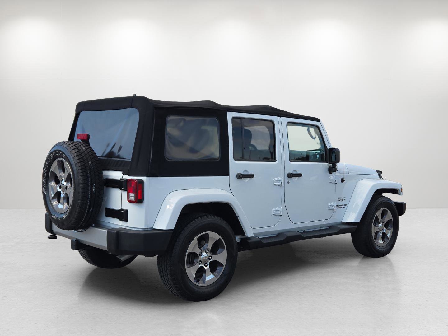 Used 2017 Jeep Wrangler Unlimited Sahara w/ Connectivity Group image 6