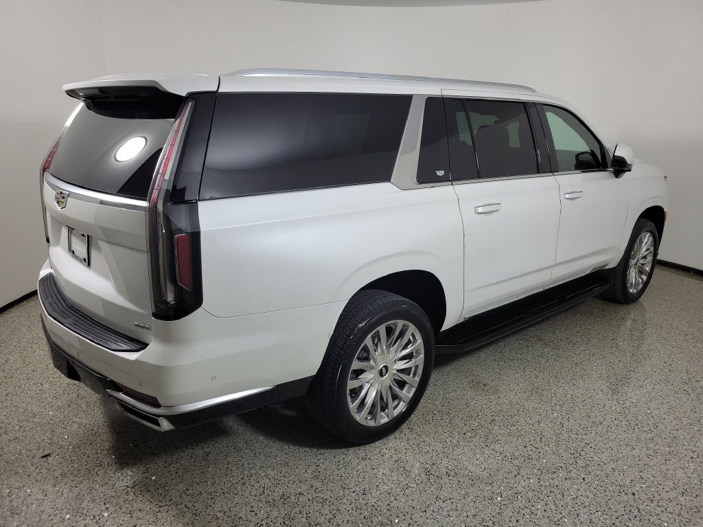 Used 2024 Cadillac Escalade ESV Premium Luxury RWD image 4