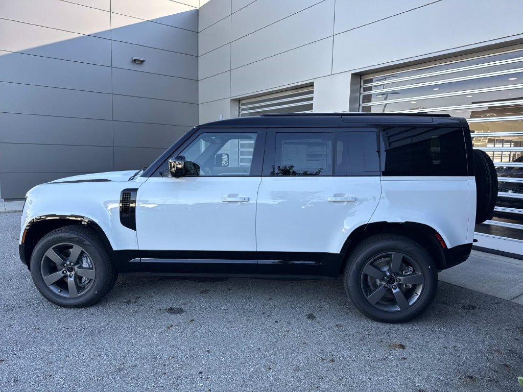 New 2026 Land Rover Defender 110 X-Dynamic SE AWD/4WD image 4