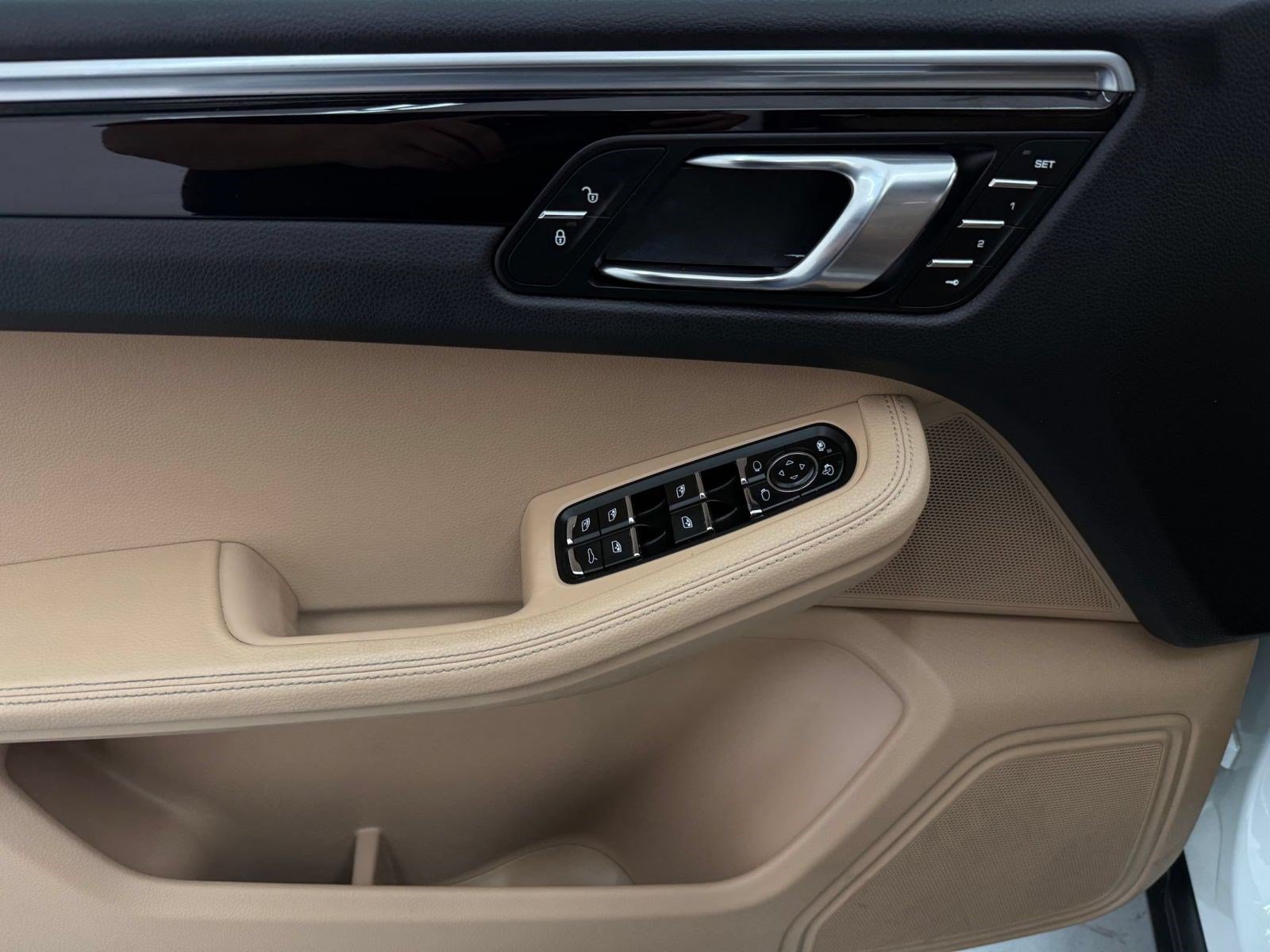 Used 2019 Porsche Macan AWD/4WD image 11