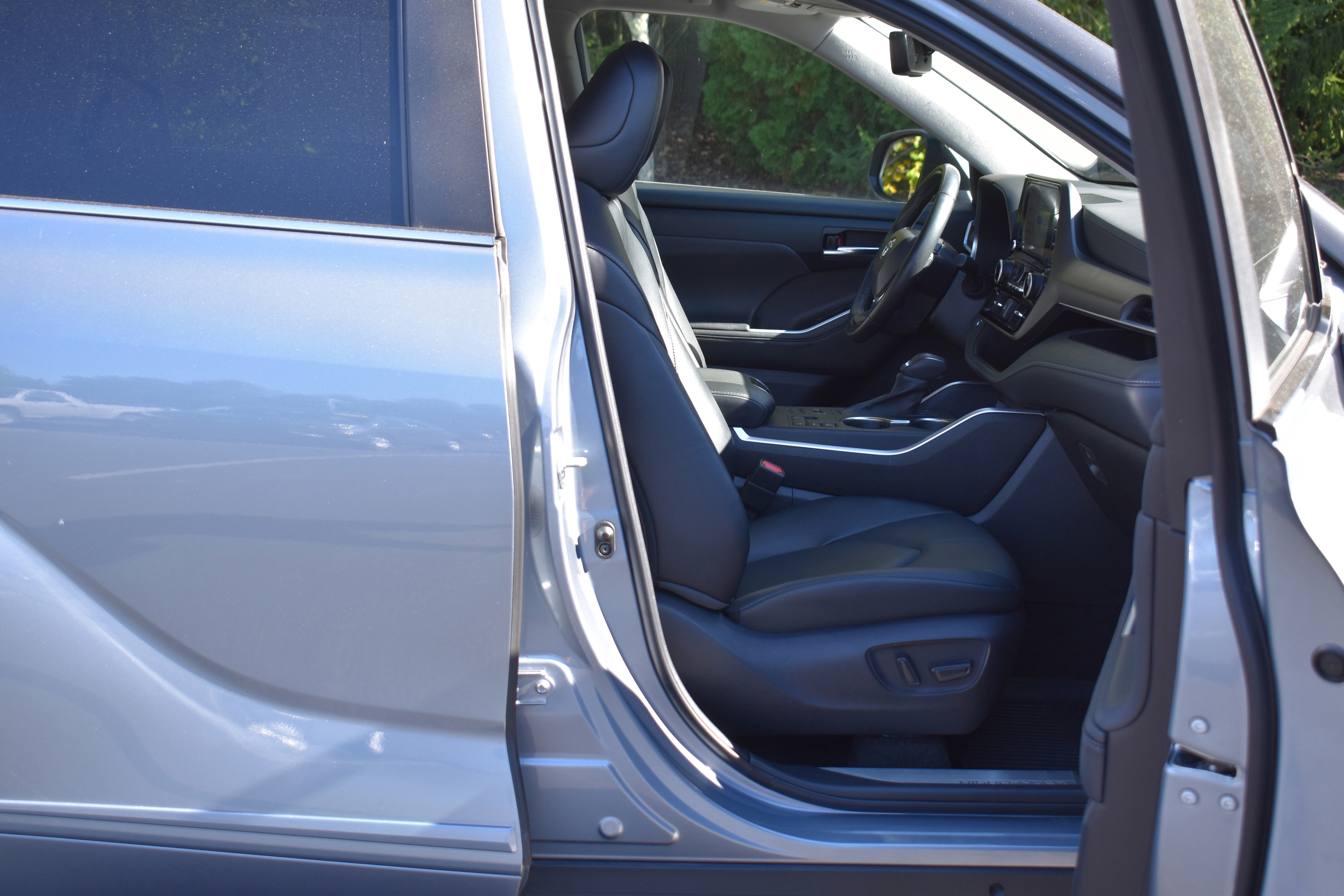 Used 2023 Toyota Highlander XLE image 28