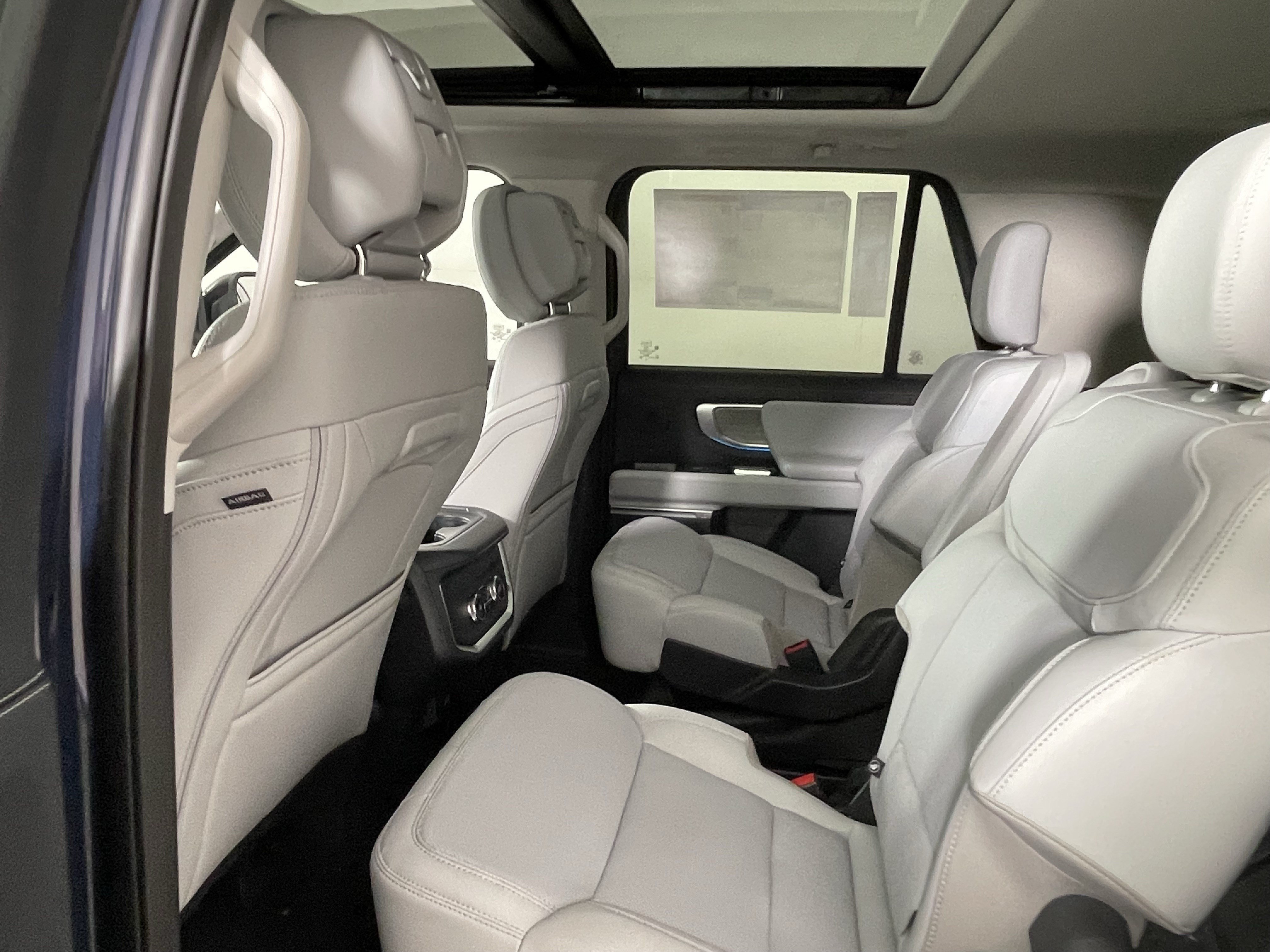 New 2027 Ford Expedition Platinum AWD/4WD image 14