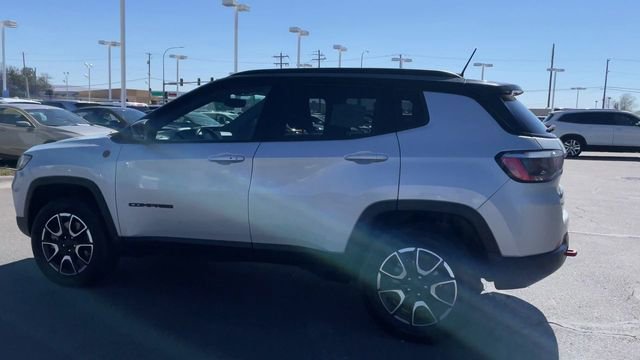 Used 2024 Jeep Compass Trailhawk AWD/4WD image 7