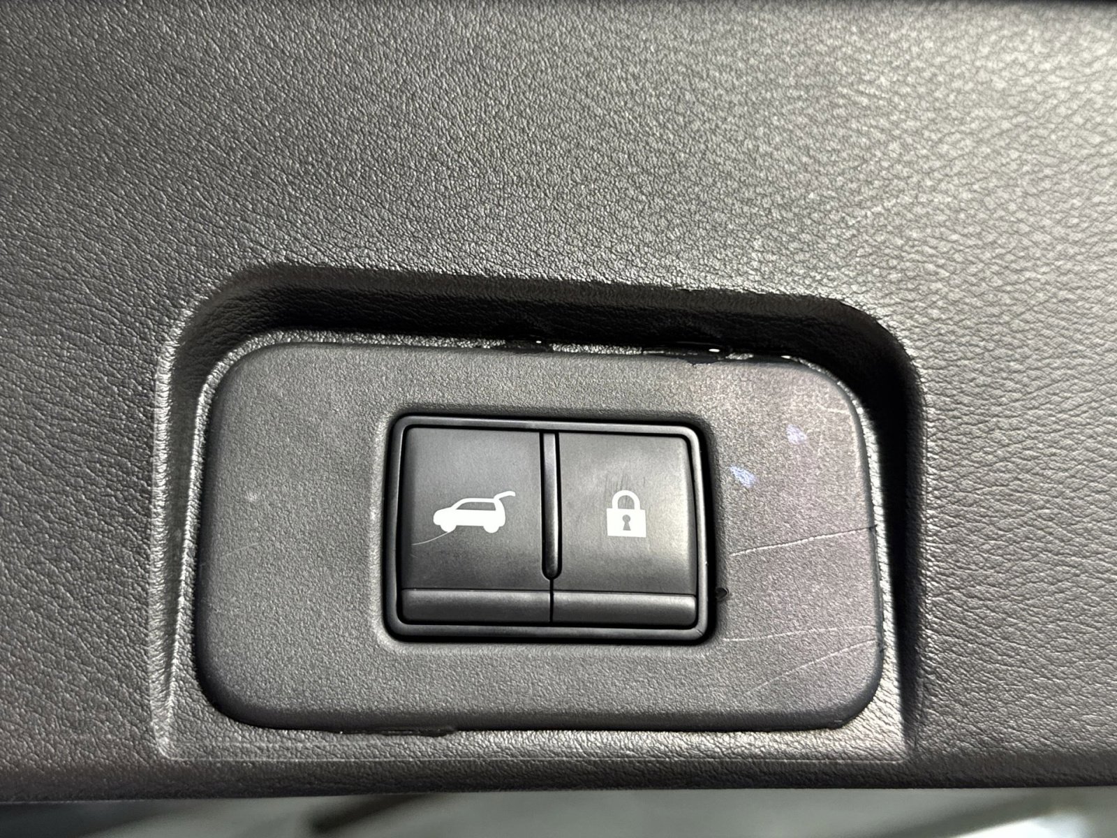 Used 2024 Nissan Rogue SV image 30