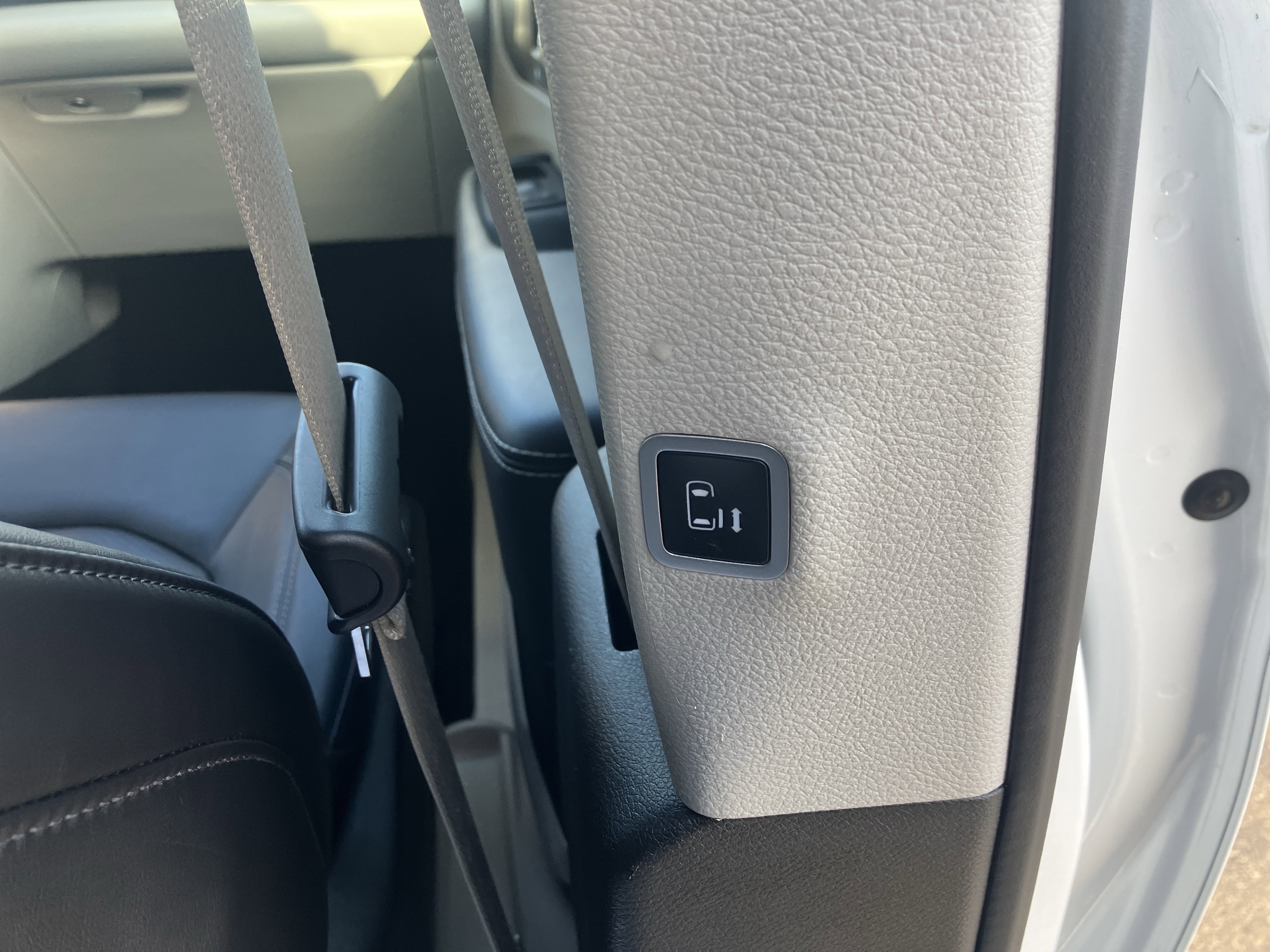 Used 2024 Chrysler Pacifica Touring-L image 12