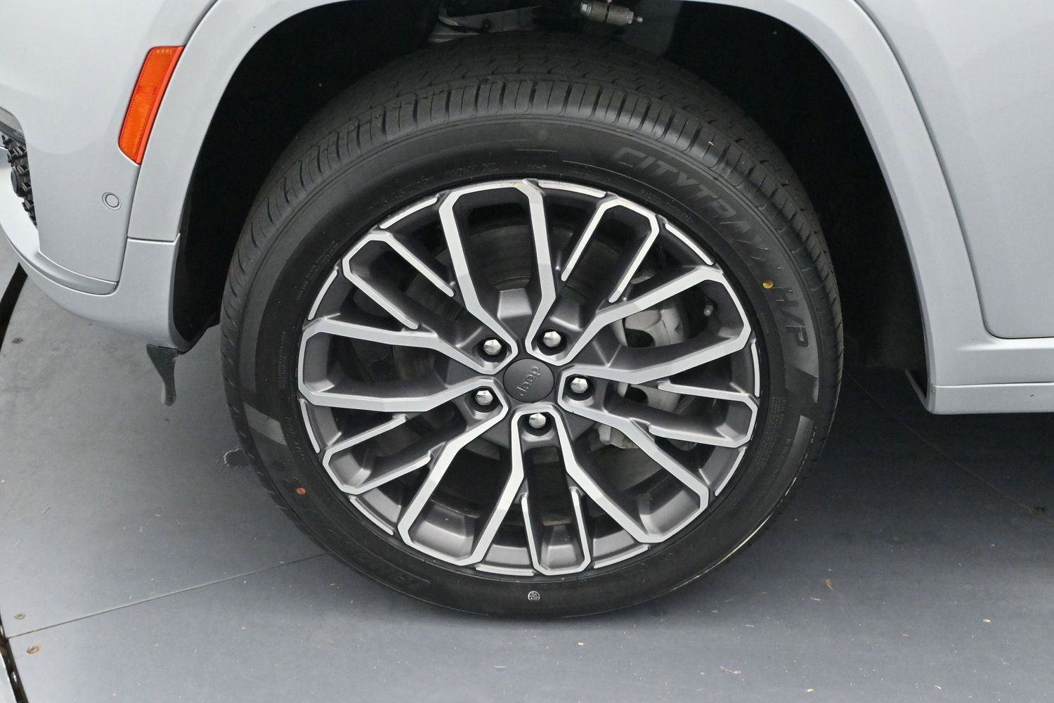 Used 2023 Jeep Grand Cherokee L Summit image 35