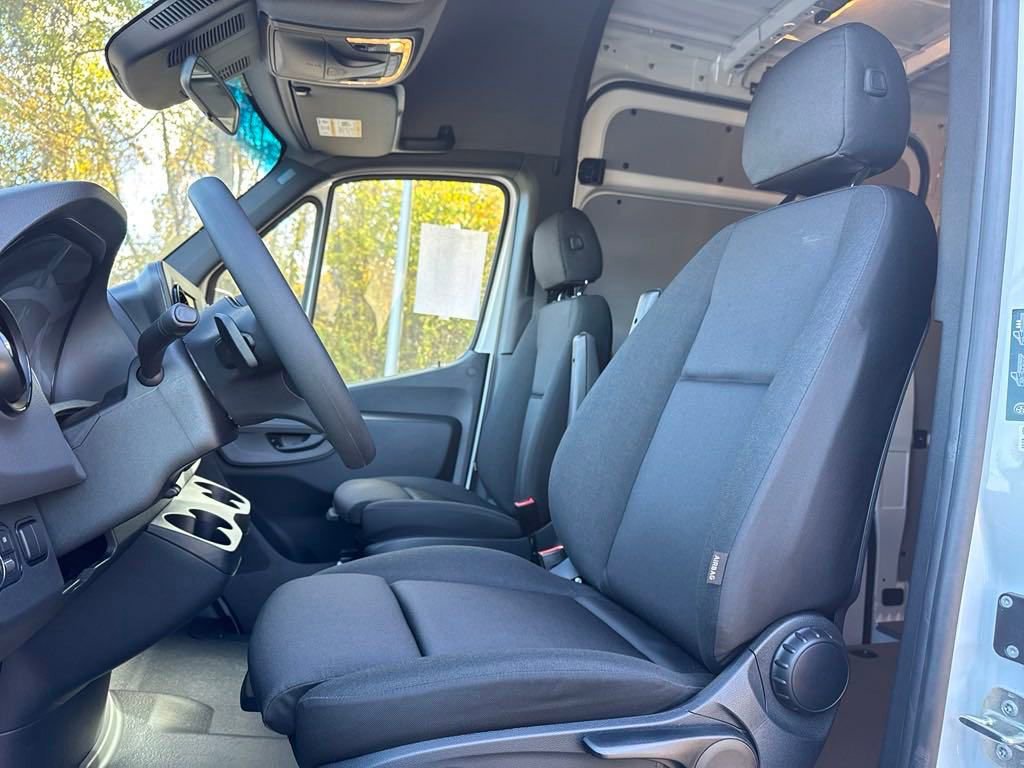 Used 2024 Mercedes-Benz Sprinter 3500 image 21