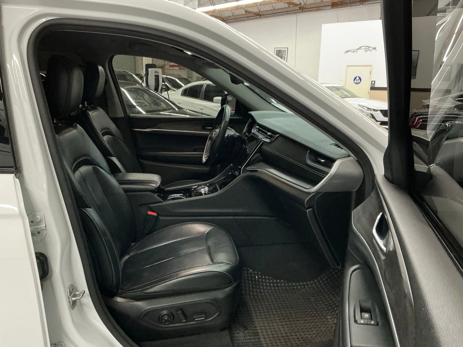 Used 2021 Jeep Grand Cherokee L Limited w/ MOPAR Finishing Package image 12