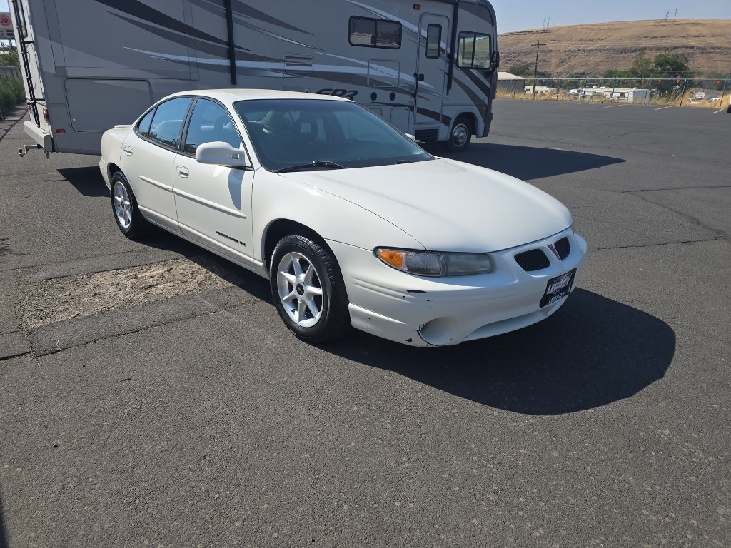 Used 2002 Pontiac Grand Prix SE w/ Widetrack Smart Pkg FWD image 1