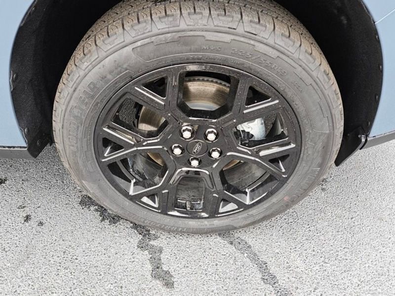 New 2025 Ford Maverick Lariat w/ Black Appearance Package image 16