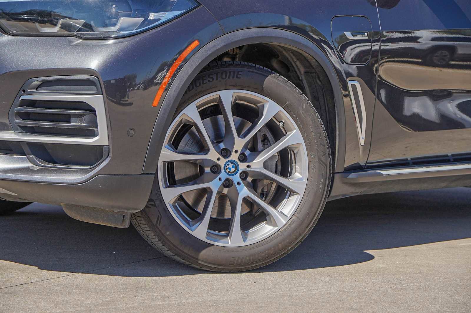 Used 2023 BMW X5 xDrive45e image 2