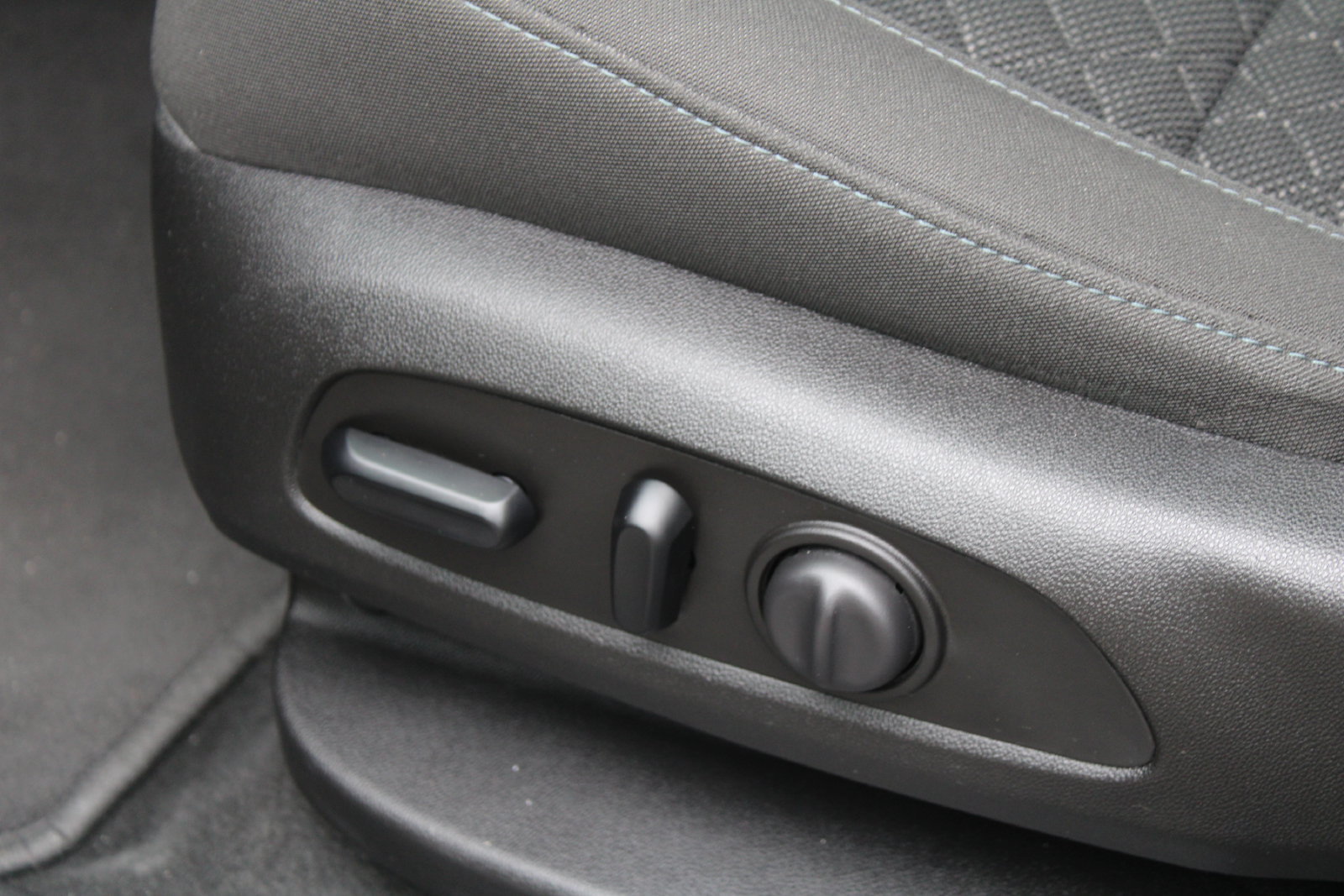 Used 2020 Chevrolet Blazer LT w/ LPO, Floor Liner Package FWD image 23