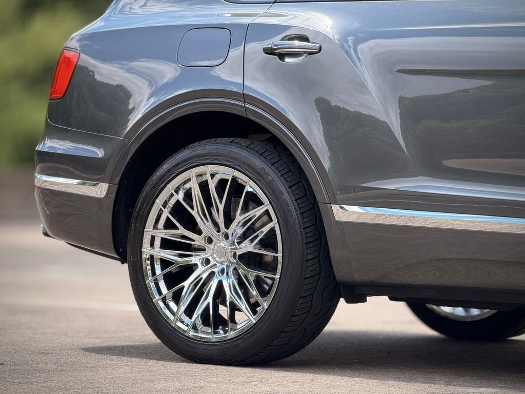 Used 2019 Bentley Bentayga AWD/4WD image 5