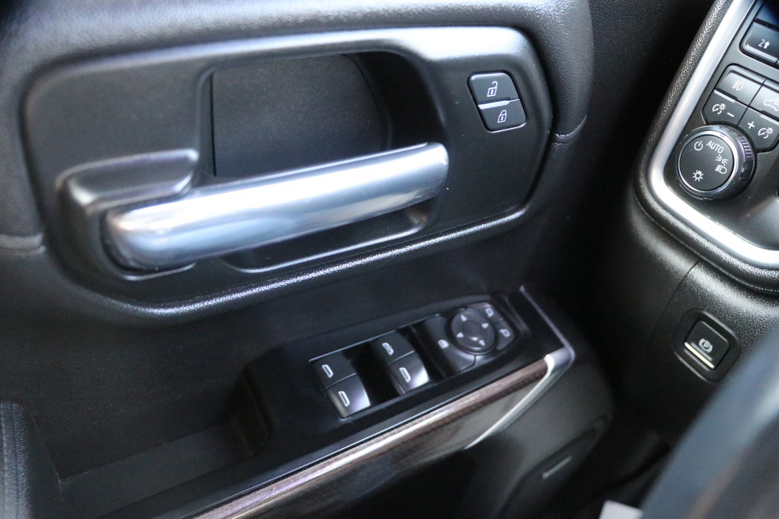 Used 2019 Chevrolet Silverado 1500 LT Trail Boss image 11