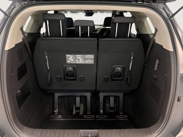 Used 2026 Kia Carnival FWD image 7