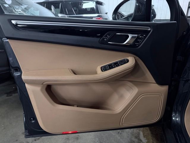 Used 2017 Porsche Macan AWD/4WD image 13