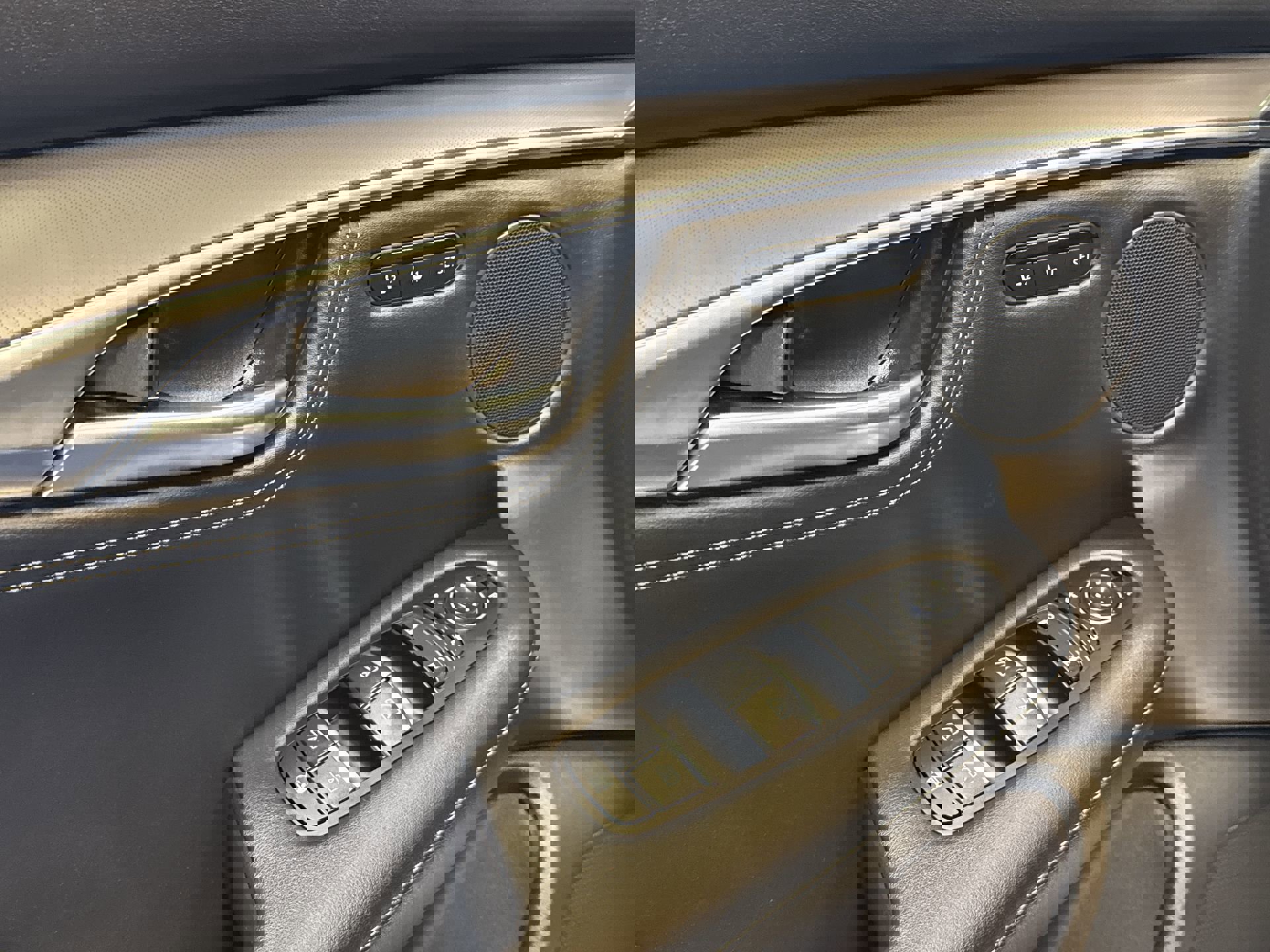 Certified 2025 INFINITI QX55 Luxe w/ Cargo Package image 13